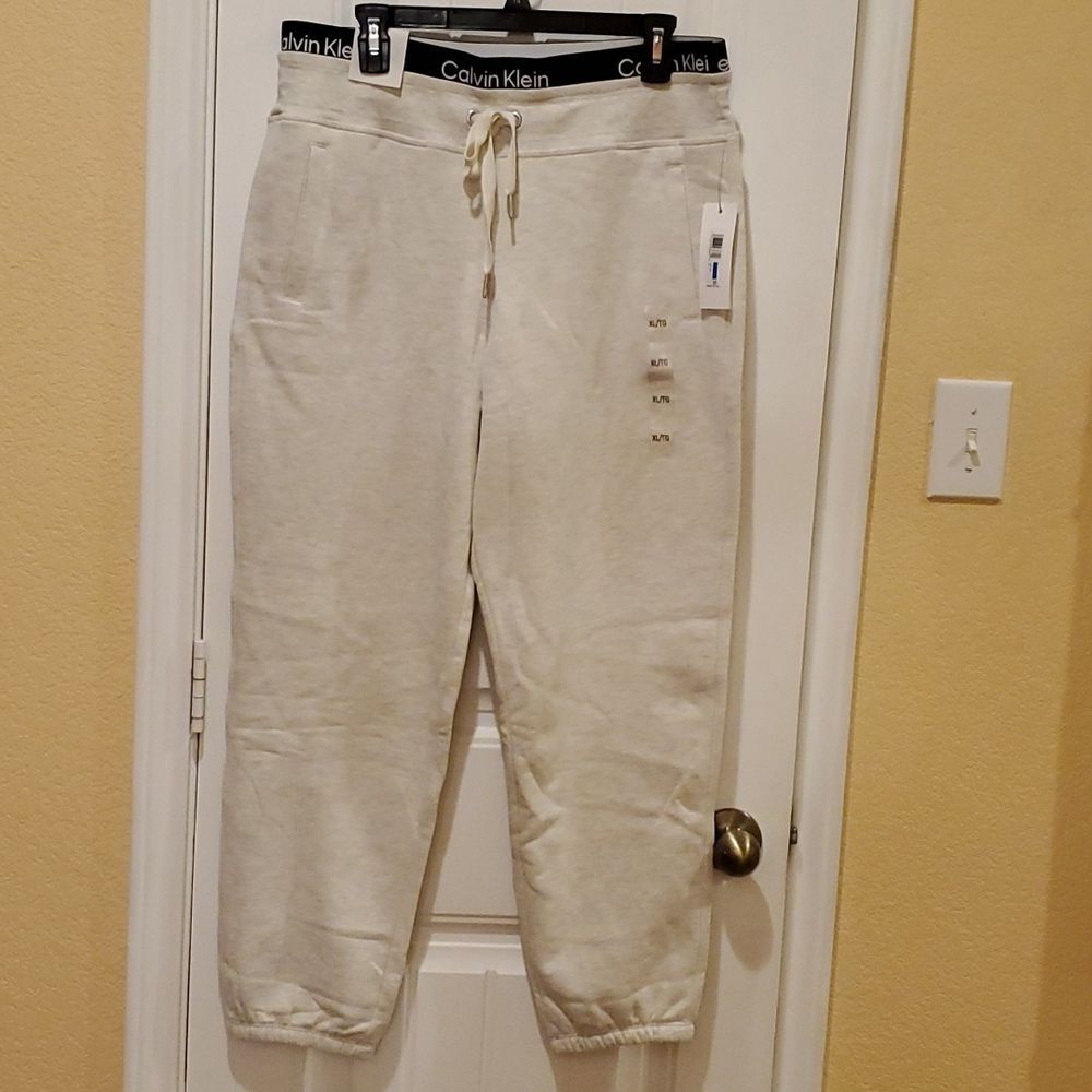 Calvin Klein Joggers Sixe XL - Picture 4 of 8